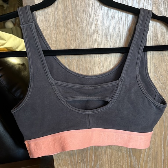 under armour sports bra - Picture 4 of 5